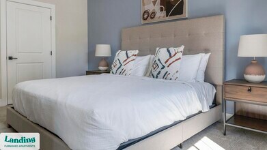 1000 Forestview Dr in Oakwood, GA - Foto de edificio - Building Photo