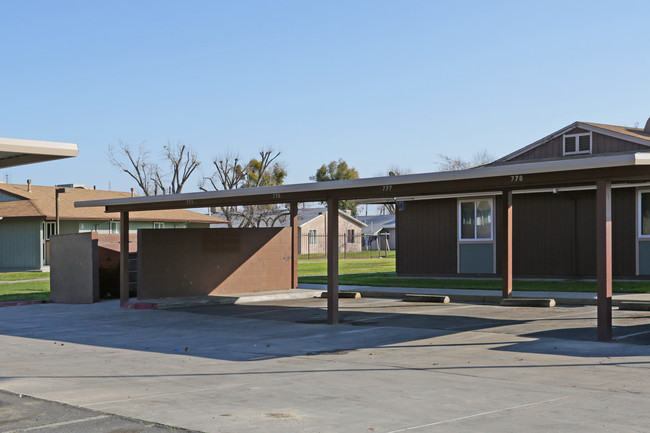 Cardella Courts in Firebaugh, CA - Building Photo - Building Photo