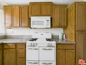 1964 N Gower St in Los Angeles, CA - Building Photo - Building Photo