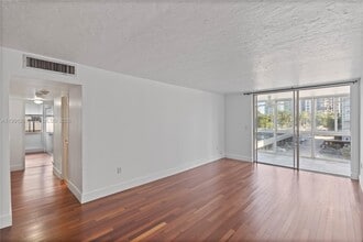 145 SE 25th Rd, Unit 404 in Miami, FL - Building Photo - Building Photo