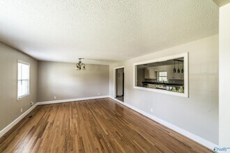 2107 Edinburgh Dr SW in Huntsville, AL - Building Photo - Building Photo