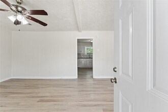 7725 St Lo Rd in Houston, TX - Building Photo - Building Photo