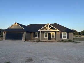 102 Deerfield Rd in Paradise, TX - Building Photo - Building Photo