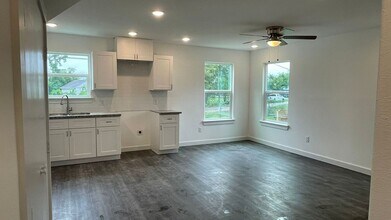 8711 Southwark St in Houston, TX - Building Photo - Building Photo