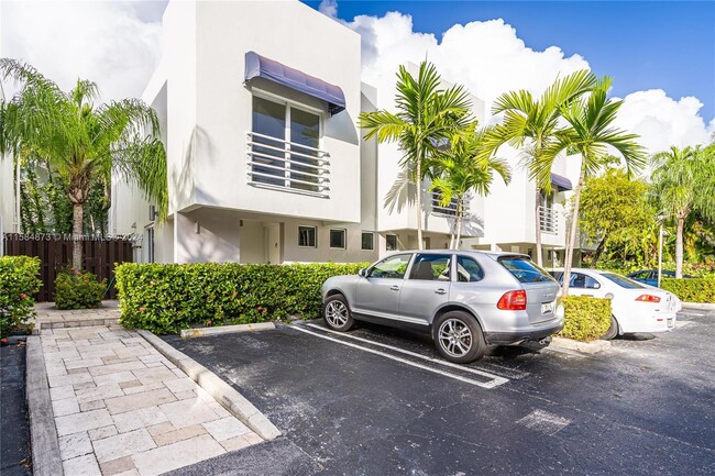 2945 Bridgeport Ave in Miami, FL - Building Photo - Building Photo