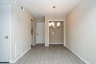 Newly Major Renovated Beverly Manor in Hattiesburg, MS - Building Photo - Building Photo