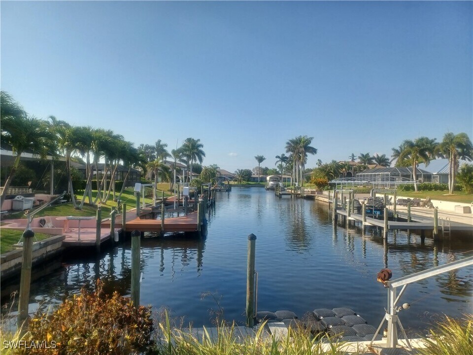2227 SE 26th St in Cape Coral, FL - Building Photo