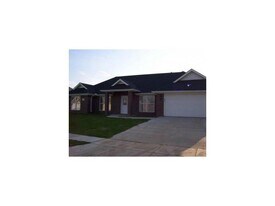 2363 N Stonecrest Dr in Fayetteville, AR - Building Photo