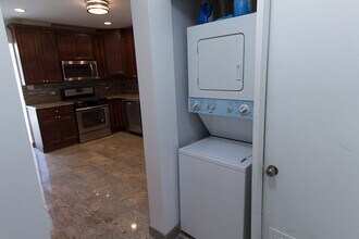 2631 W Superior St, Unit 1 in Chicago, IL - Building Photo - Building Photo