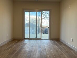 124 Hackensack St, Unit 2 in East Rutherford, NJ - Building Photo - Building Photo