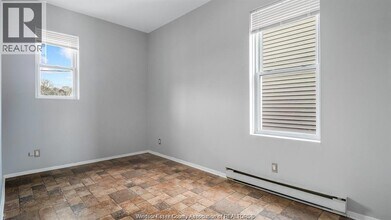 333 Chilver Rd in Windsor, ON - Foto de edificio - Building Photo
