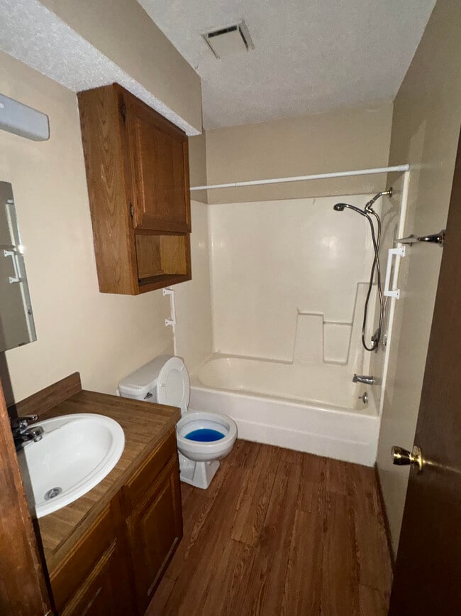 1211 Parkwood Ct in Moore, OK - Foto de edificio - Building Photo