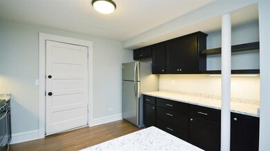 648 Elgin Ave, Unit Garden in Forest Park, IL - Foto de edificio - Building Photo