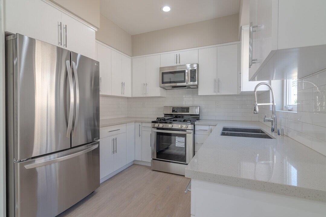 2201 W Court St-Unit -B in Los Angeles, CA - Building Photo