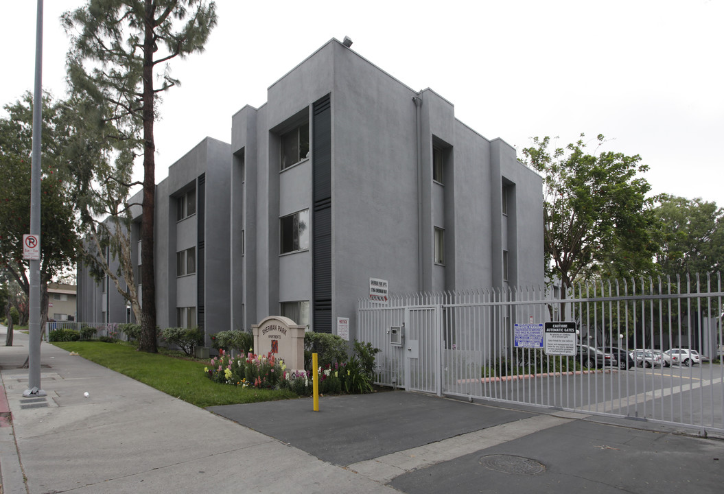 Sherman Park Apartments in Reseda, CA - Building Photo