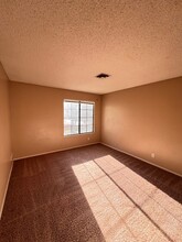 4801 Nara Vista Way in Las Vegas, NV - Building Photo - Building Photo