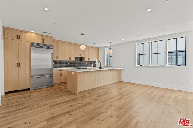 property at 14378 Ventura Blvd