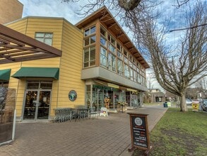 240 Cook St in Victoria, BC - Building Photo - Building Photo