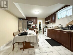 68 Wedgewood Dr in Toronto, ON - Building Photo - Building Photo