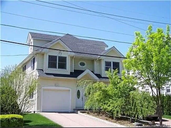 property at 20 Bronx St