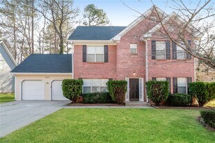 652 Stonemill Manor in Lithonia, GA - Building Photo