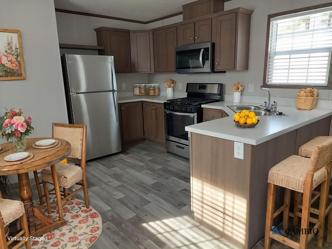 property at 211 Magnolia Pl