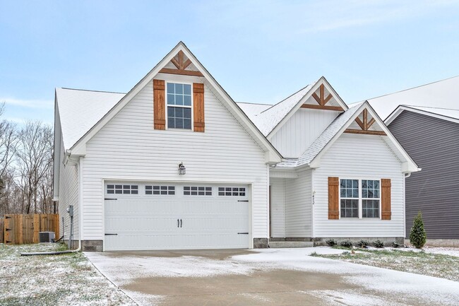 472 Hawkins Rd in Clarksville, TN - Foto de edificio - Building Photo