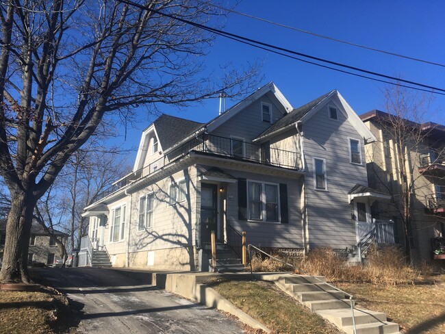 2032 N Cambridge Ave in Milwaukee, WI - Building Photo - Building Photo