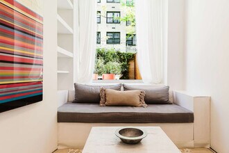 323 E 51st St in New York, NY - Building Photo - Building Photo