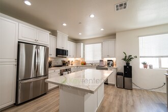 2321 Verano Wy. in Vista, CA - Foto de edificio - Building Photo