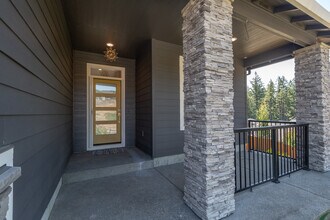 3352 NE Spruce Dr in Camas, WA - Foto de edificio - Building Photo