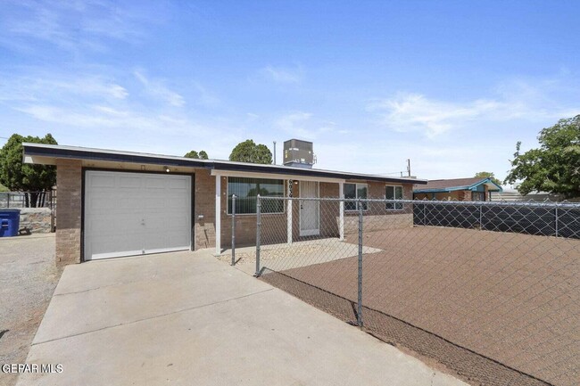 6039 Pompeii St in El Paso, TX - Foto de edificio - Building Photo