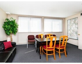 1933 Commonwealth Ave, Unit 409 in Boston, MA - Building Photo - Building Photo