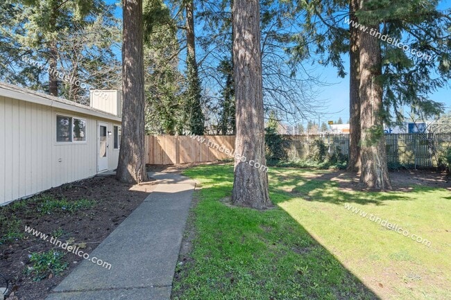 1165-1167-1167 NE 120th Ave in Portland, OR - Building Photo - Building Photo