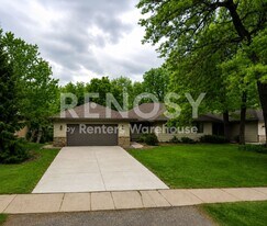 12787 Germane Ave in Apple Valley, MN - Building Photo