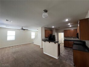 6255 W Arby Ave in Las Vegas, NV - Building Photo - Building Photo