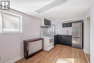 8-8 Thirty Third St in Toronto, ON - Building Photo - Building Photo