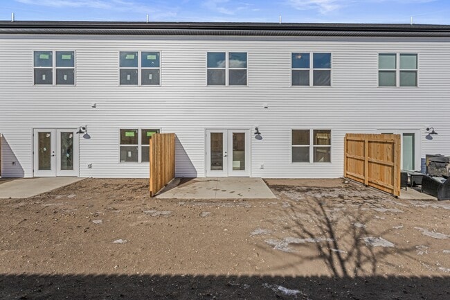 100 Saw C in Fisher, IL - Building Photo - Building Photo