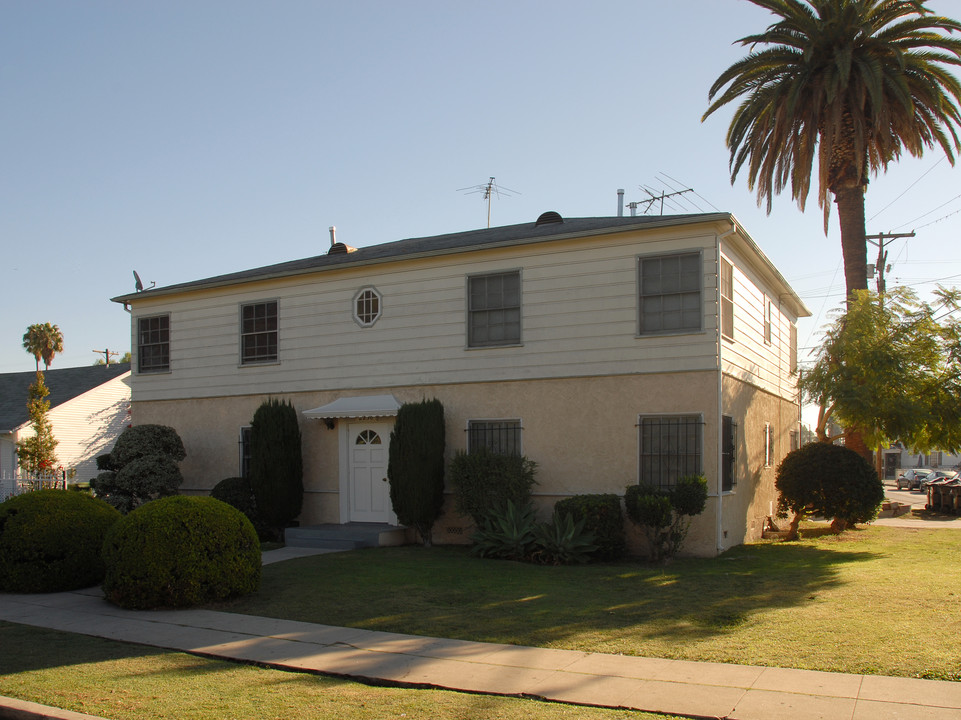 2230 S Longwood Ave in Los Angeles, CA - Building Photo