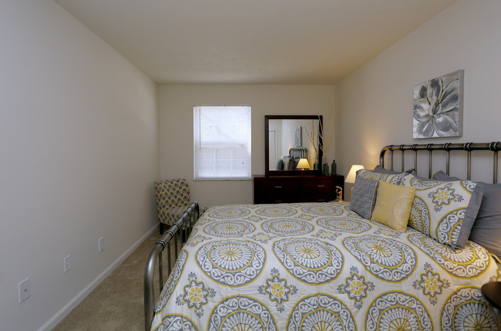 Courts of Valle Vista Apartments in Greenwood IN ApartmentHomeLiving com