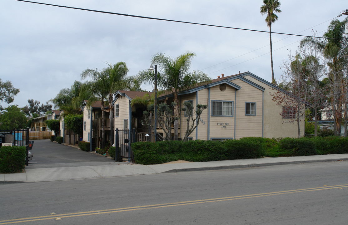 Stage One Apartments in Fallbrook, CA - Foto de edificio