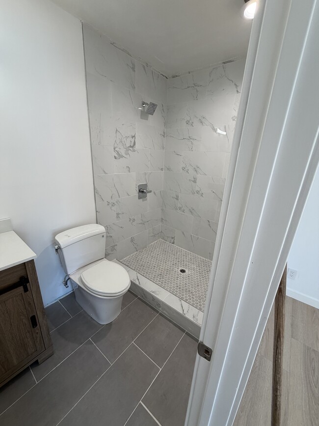 9660 Vanalden Ave in Northridge, CA - Foto de edificio - Building Photo