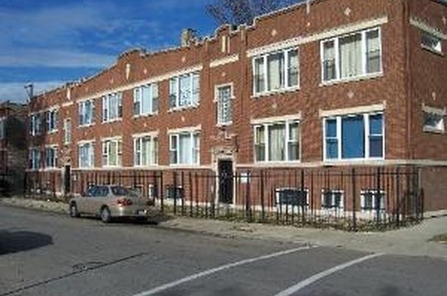 902-908 W 68th St in Chicago, IL - Building Photo - Building Photo