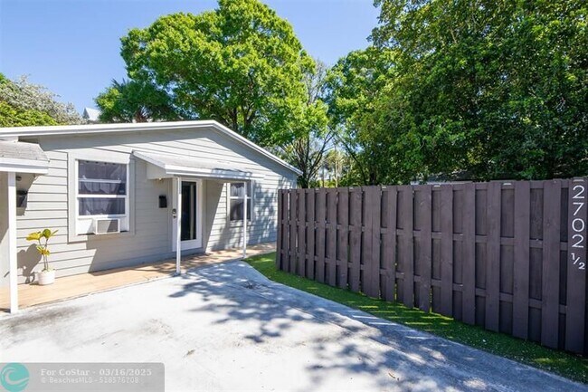 2702 NE 9th Ave in Wilton Manors, FL - Building Photo - Building Photo