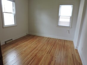 1324 Englewood Ave in Waterloo, IA - Building Photo - Building Photo