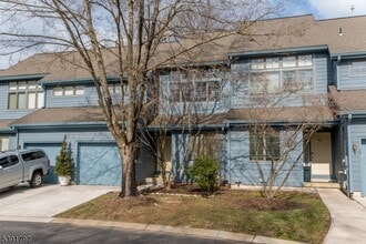 9 Sturbridge Ct in Lambertville, NJ - Building Photo - Building Photo