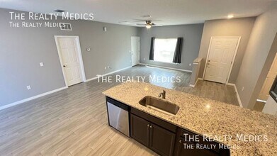 2990 Fiske Rd SE in Palm Bay, FL - Building Photo - Building Photo