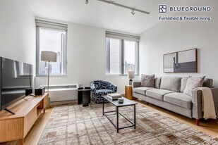 550 W 54th St in New York, NY - Building Photo
