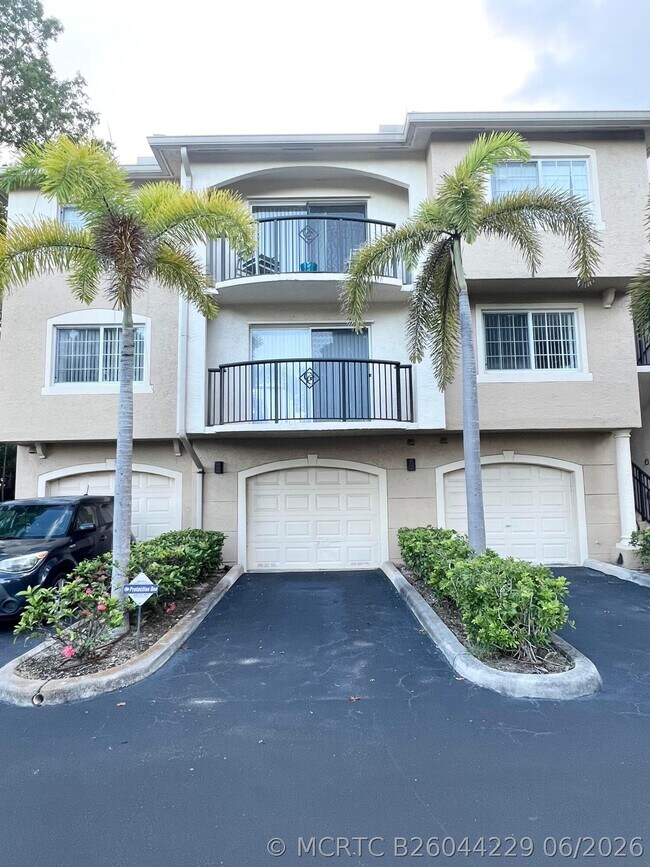 property at 1100 Crestwood Ct S