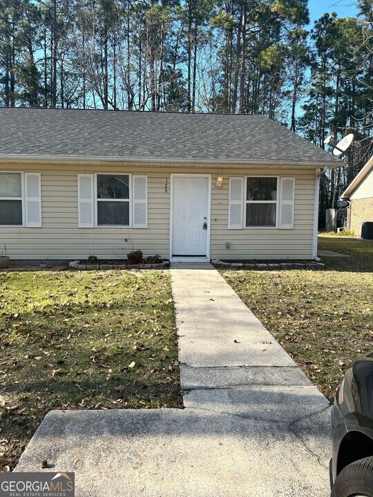 126 E Lakemont Dr in Kingsland, GA - Building Photo
